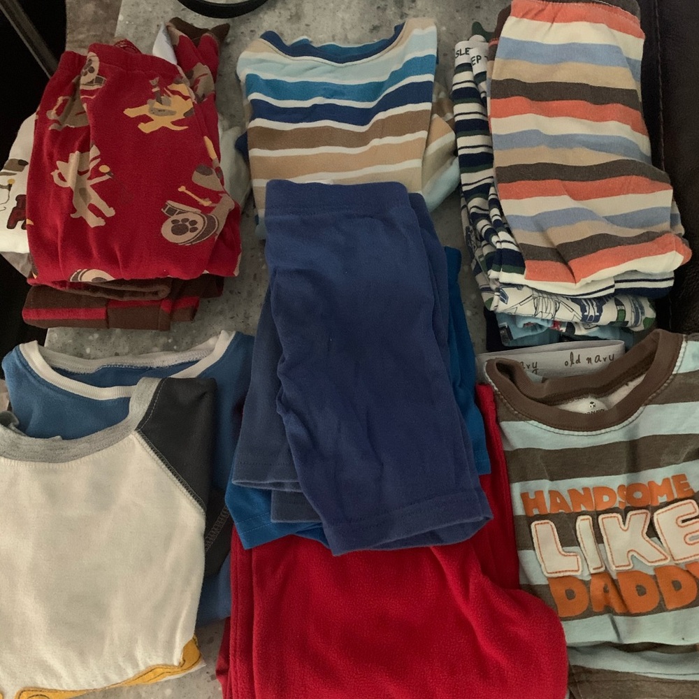 Bundle 3t pajamas mix&match